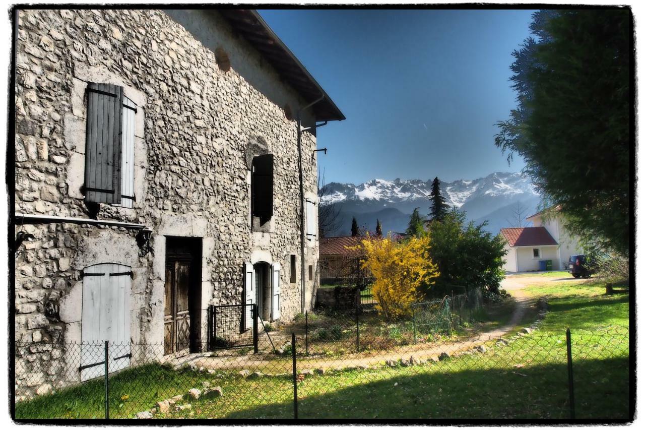 Vieux Corps De Ferme Datant De 1675 Crolles Dış mekan fotoğraf