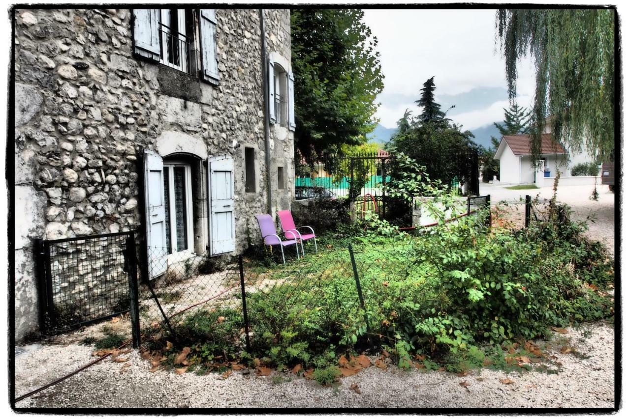 Vieux Corps De Ferme Datant De 1675 Crolles Dış mekan fotoğraf