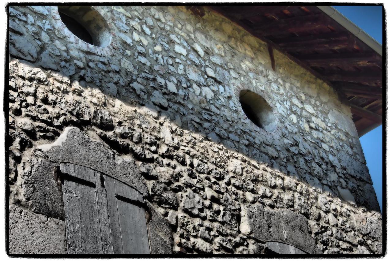 Vieux Corps De Ferme Datant De 1675 Crolles Dış mekan fotoğraf